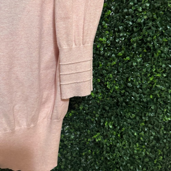 Lululemon Crossover Ribbed Waist
Sweater in Heathered Dew Pink - Picture 9 of 11